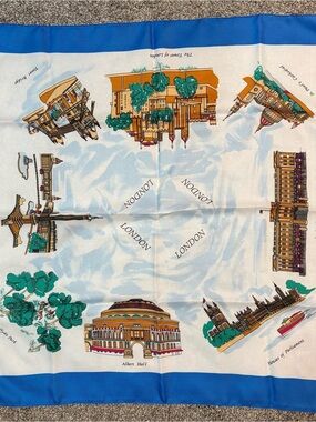 London Landmark polyester Scarf in Blue and Cream